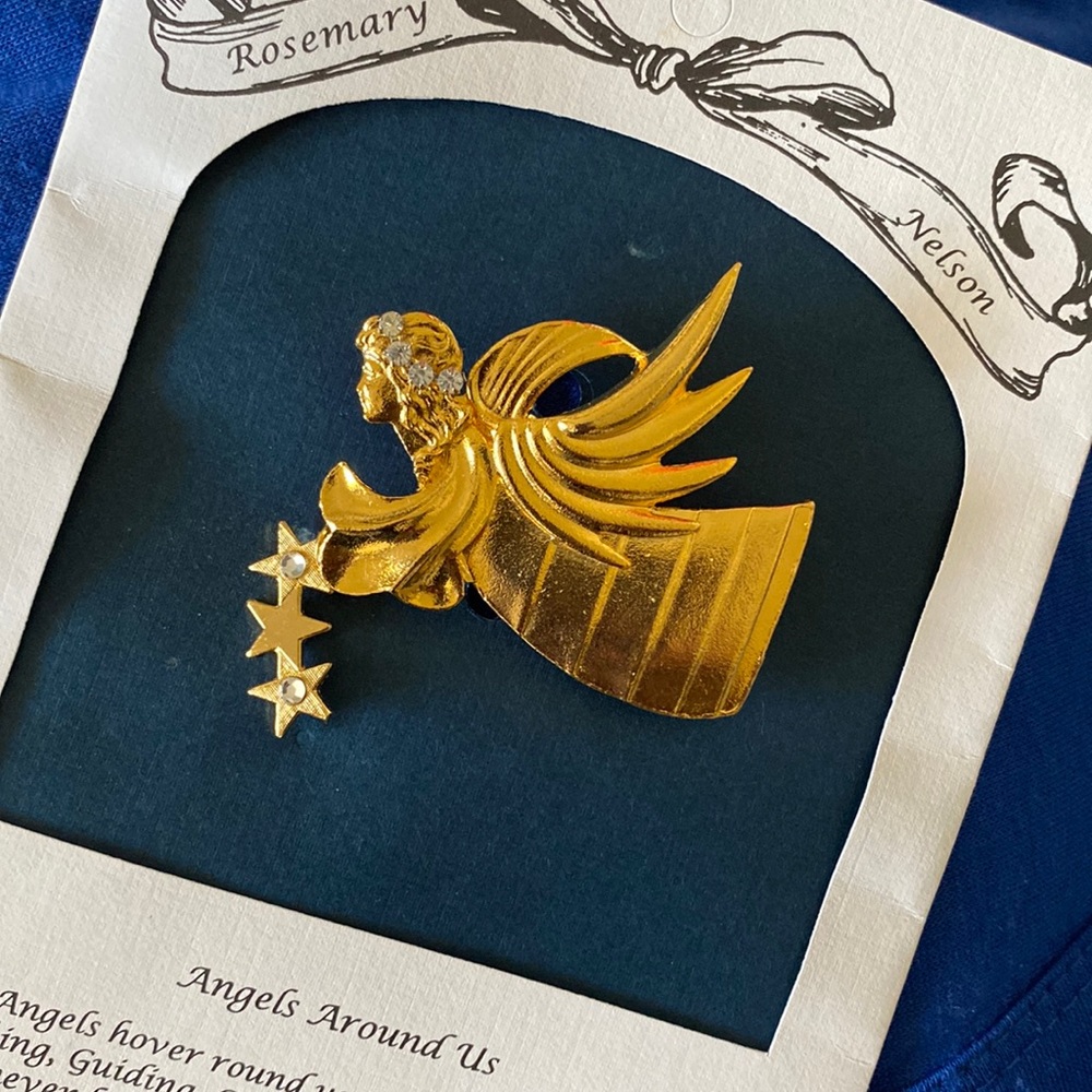 Angels around us sweet vintage brooch by Rosemary Nelson ❤️